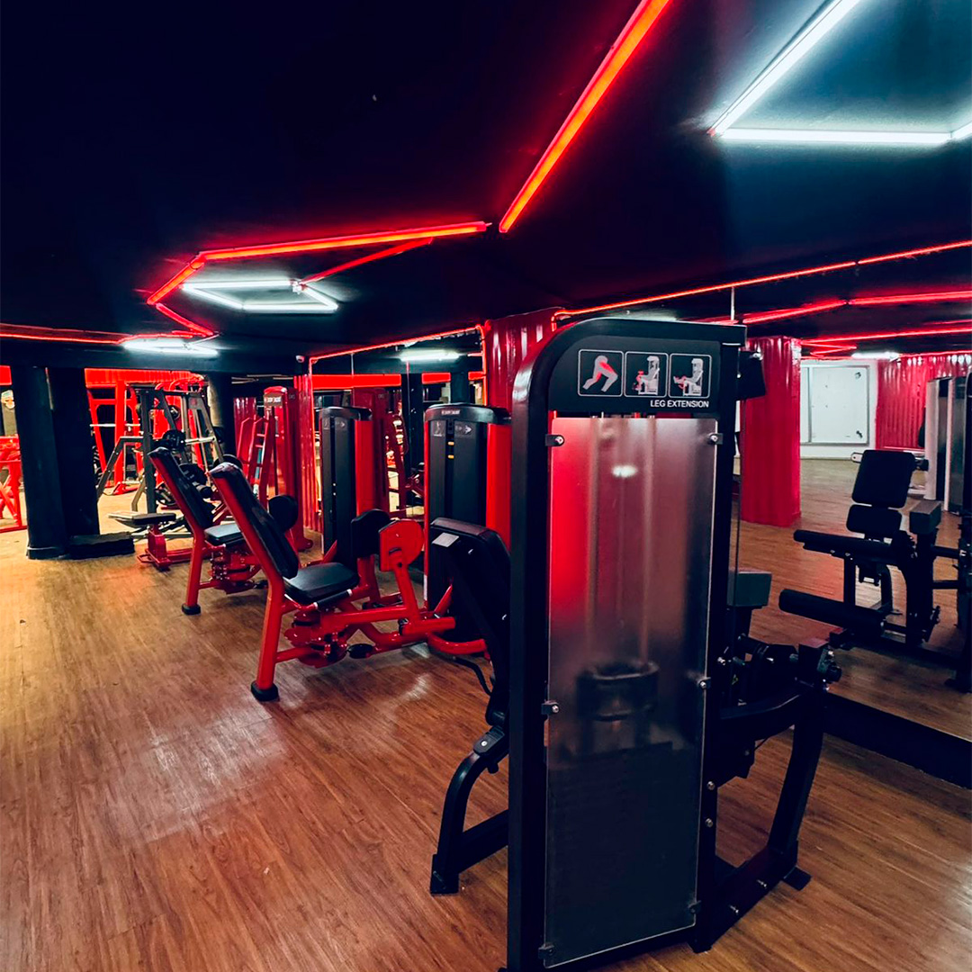 foto de aparatos de gimnasio, dentro del gimnasio mucho loco gym en chalco